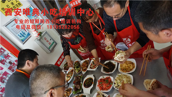 人气早餐菜夹馍