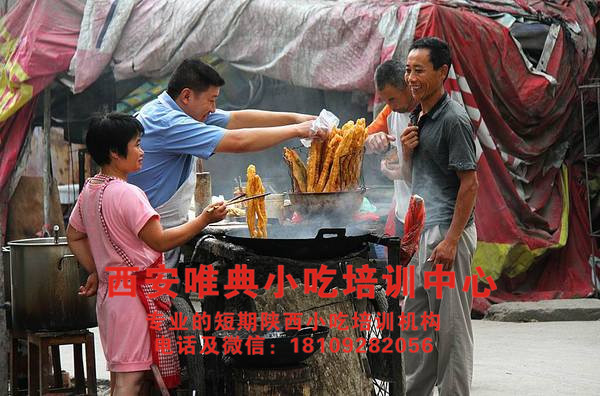 为什么别人的早餐摊生意火爆，只因老板说对了1句话
