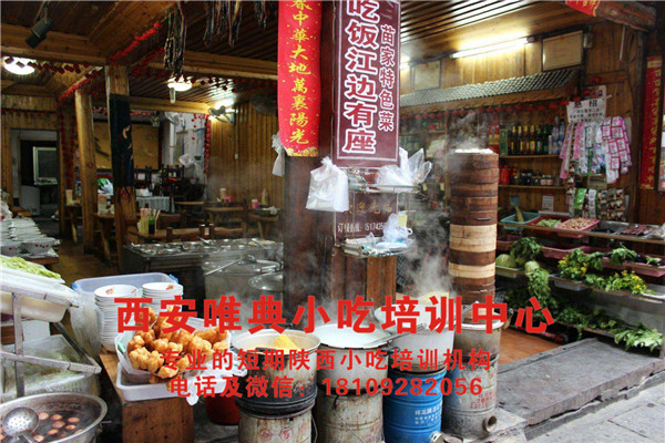 为什么别人的早餐摊生意火爆，只因老板说对了1句话